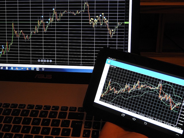 **Symulacja "Flash Crash" na danych historycznych Forex: Niszowe oprogramowanie do testowania odporności strategii arbitrażowych na ekstremalne wahania rynkowe** - 1 2025