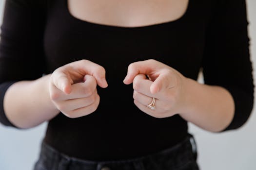 **Mimiczne mikroekspresje w diagnozie ukrytego bólu przewlekłego: Potencjał i wyzwania wykorzystania śledzenia mimiki twarzy.** - 1 2025